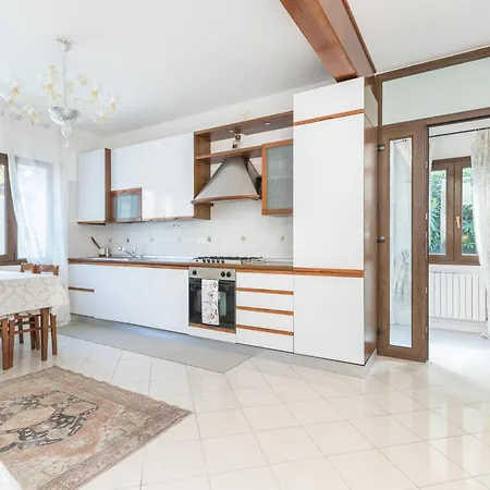 Bertos House Tra Mare E Laguna Apartment *